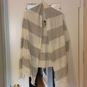 Lot of 4 GAP sweaters SZ. S